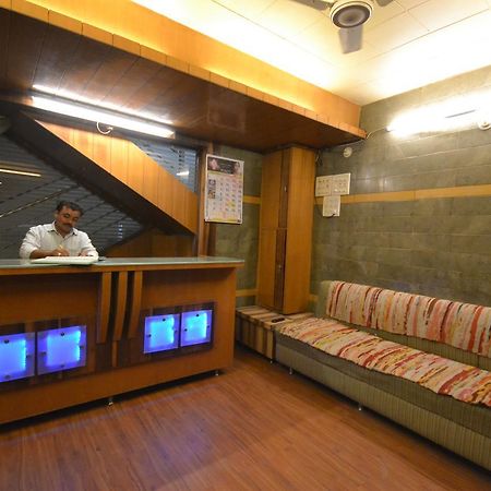 Hotel Sai Hari Prasad シルディ エクステリア 写真