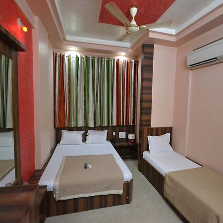Hotel Sai Hari Prasad シルディ エクステリア 写真