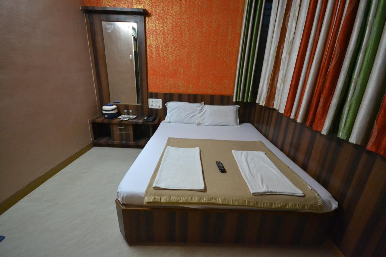 Hotel Sai Hari Prasad シルディ エクステリア 写真