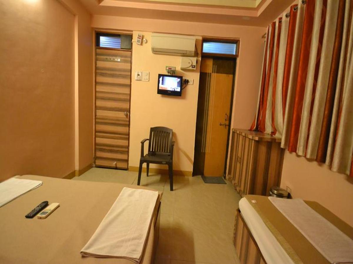 Hotel Sai Hari Prasad シルディ エクステリア 写真